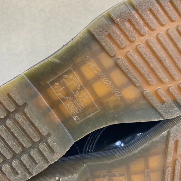 Dr. Martens Short Boots Black Leather Yellow Stitch 8 Hole Size US8 /EUR 39 - Picture 16 of 16